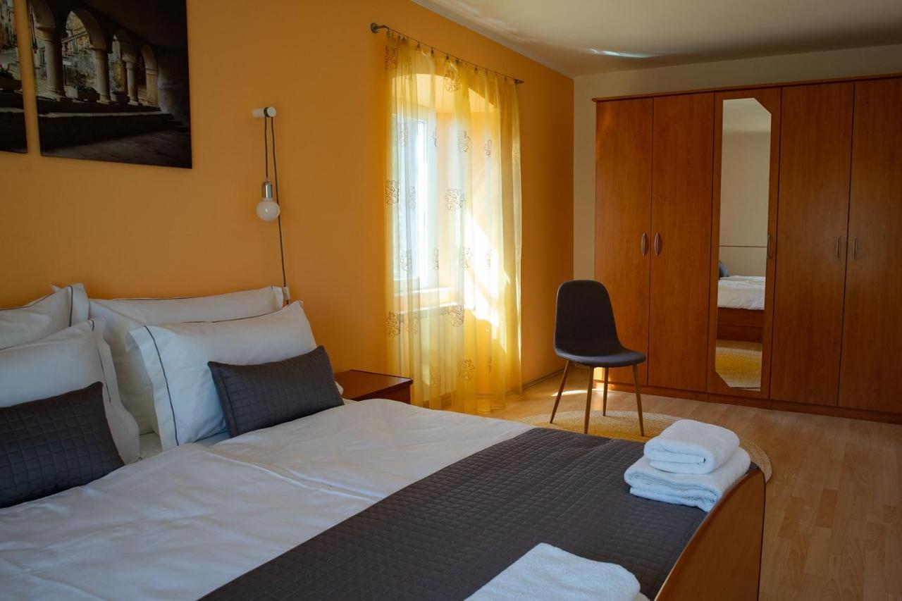 Olive Tree Apartments Umag Exteriör bild
