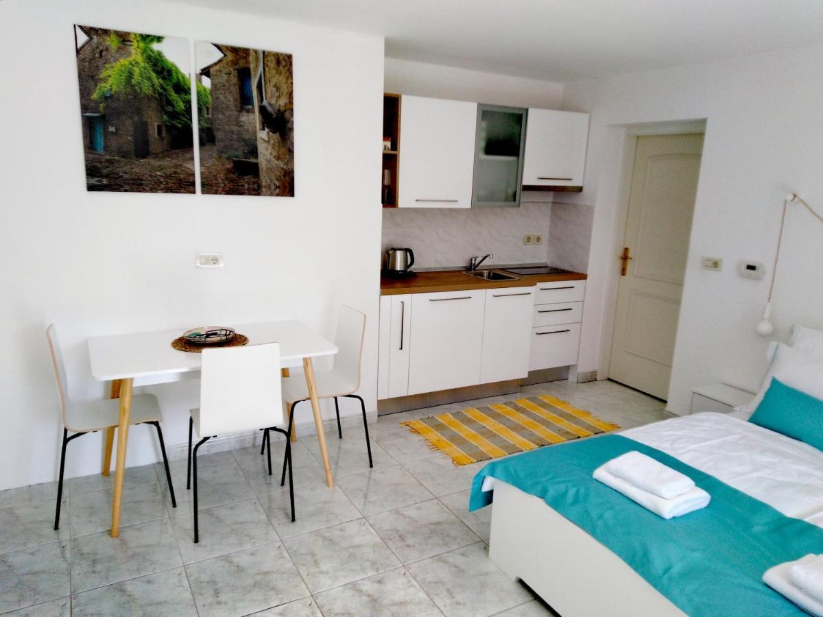 Olive Tree Apartments Umag Exteriör bild