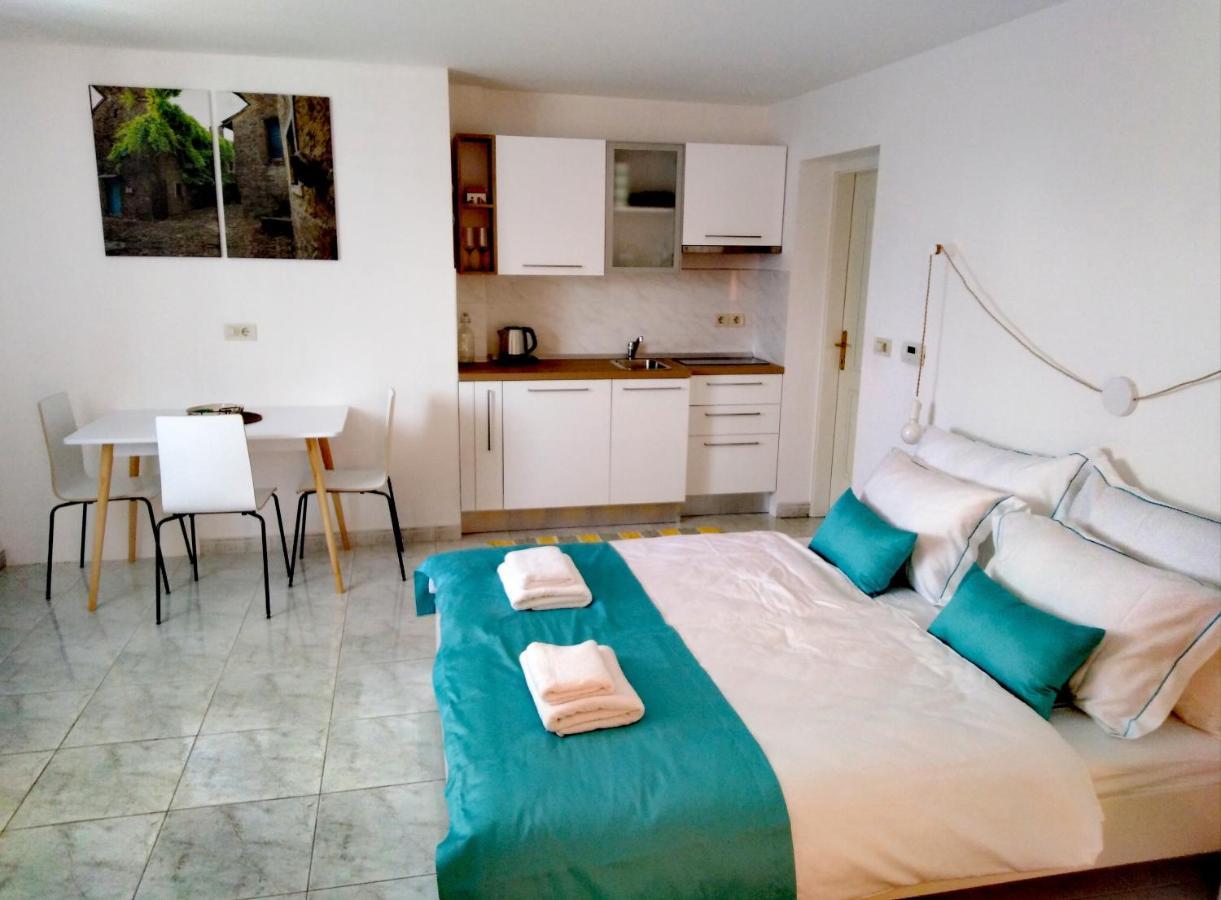 Olive Tree Apartments Umag Exteriör bild
