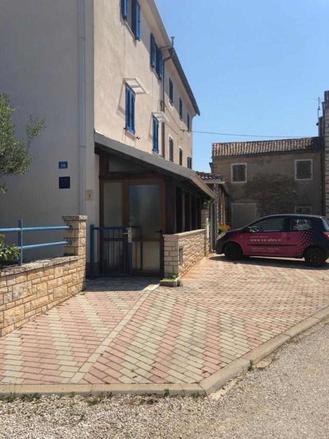 Olive Tree Apartments Umag Exteriör bild